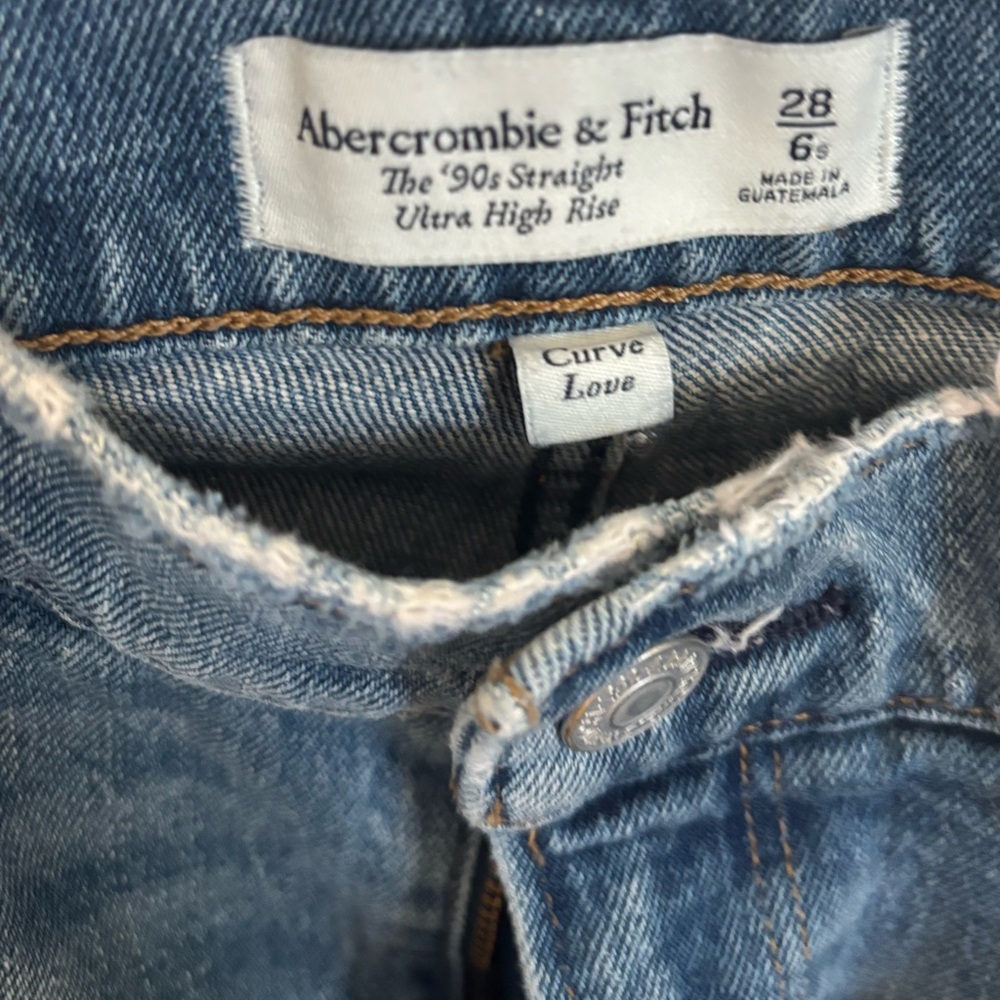Abercrombie & Fitch Women's Medium Wash Straight Leg Jeans